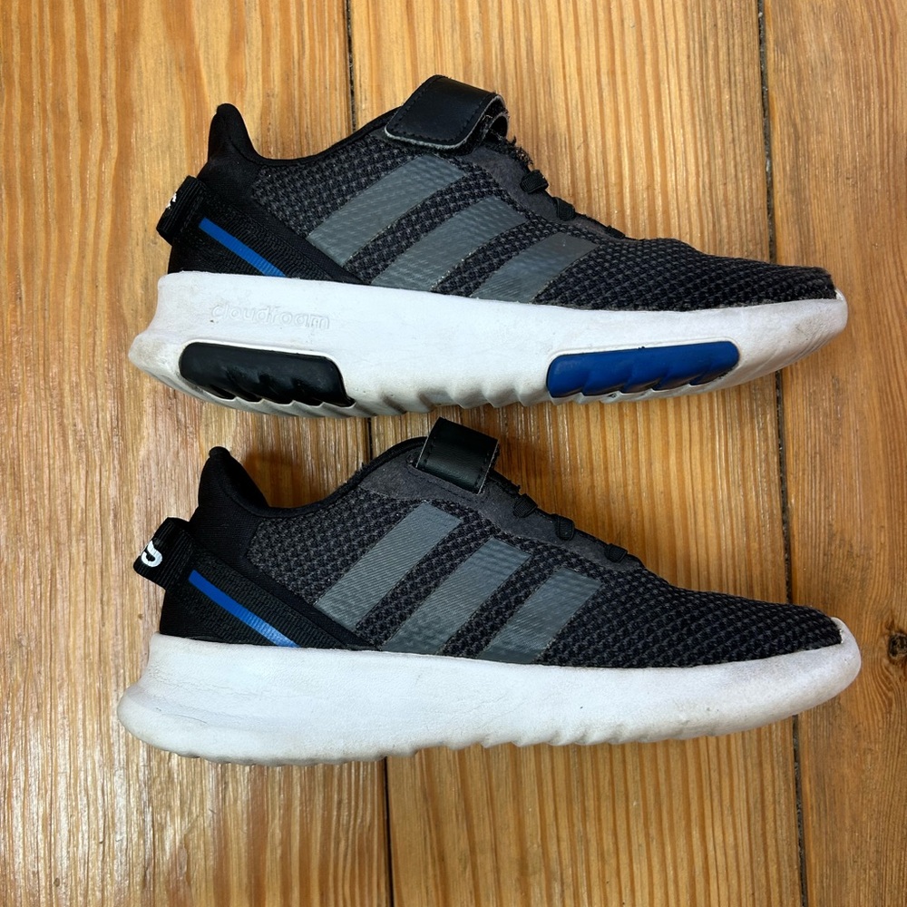 Boys Adidas Black Tennis Shoes 3Y